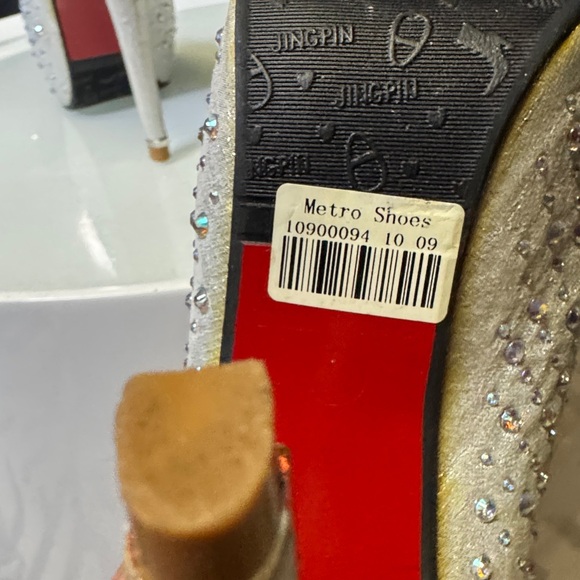 METRO WEDDING HEELS Elegant Silver Peep-Toe Heels SWAROVSKI CRYSTALS - Picture 6 of 10